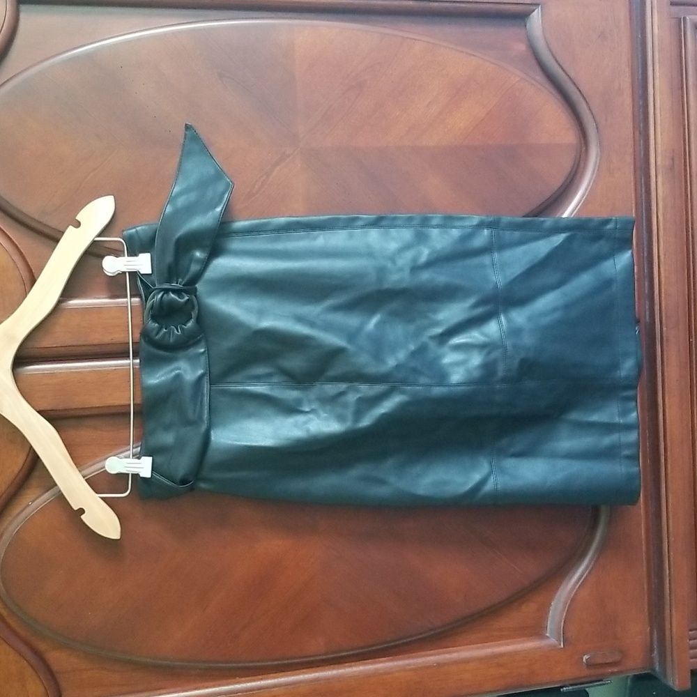 Zara vegan leather skirt with belt